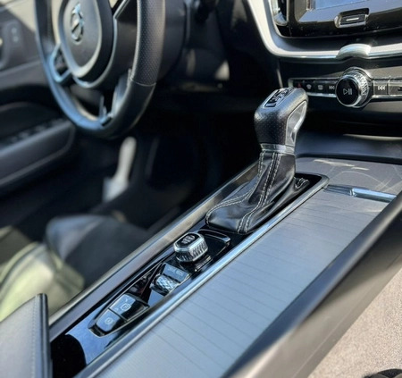 Volvo XC 60 cena 164000 przebieg: 116000, rok produkcji 2019 z Gdańsk małe 22